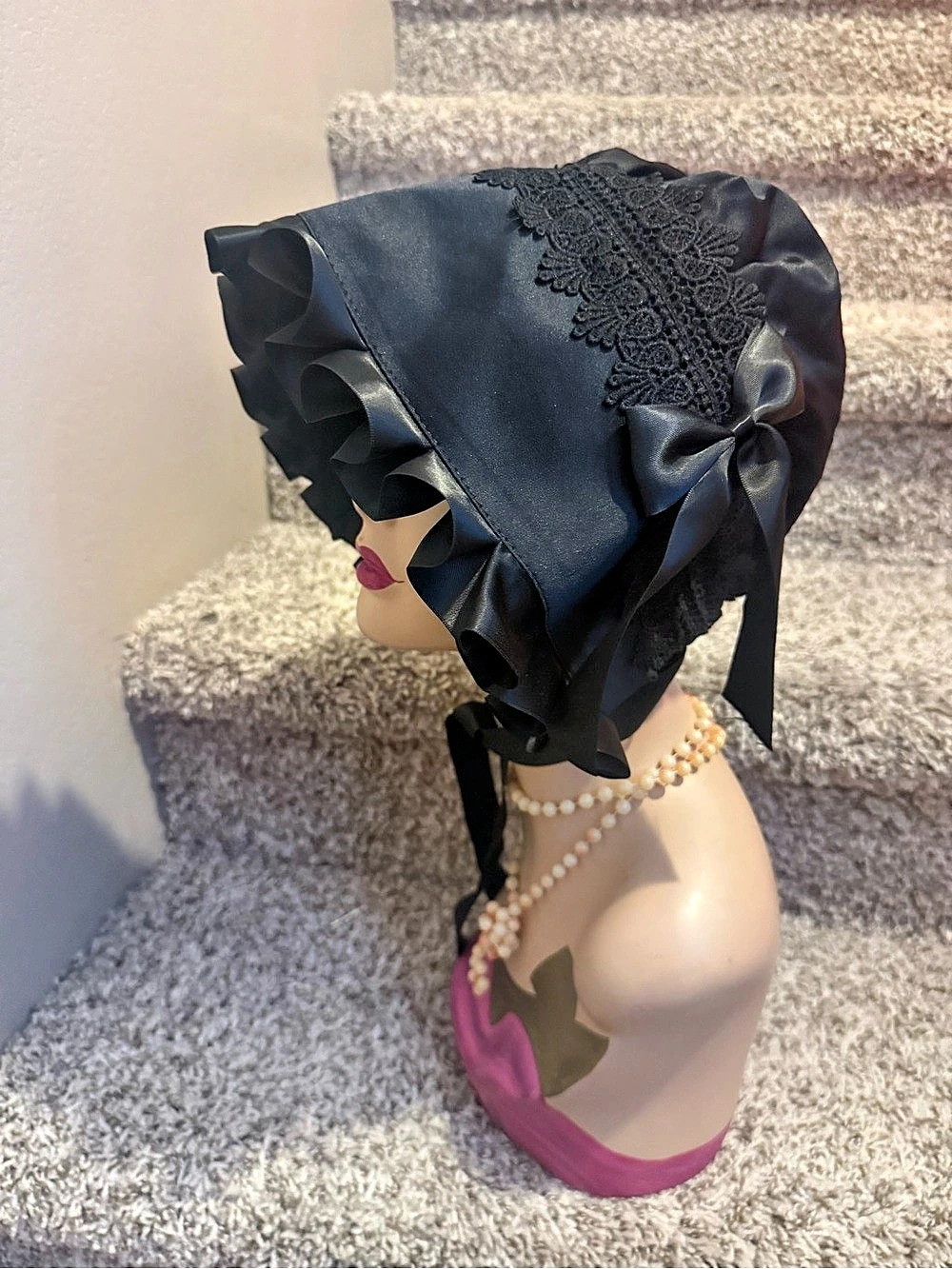 Black Ruffled Lace Bonnet - Picture 5 of 7